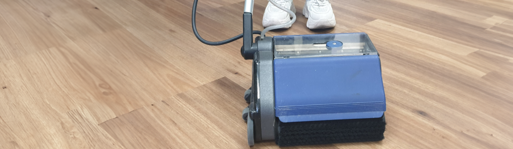 Duplex Lithium machine cleaning a vinyl floor